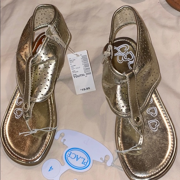 children’s place sandals - Picture 1 of 4
